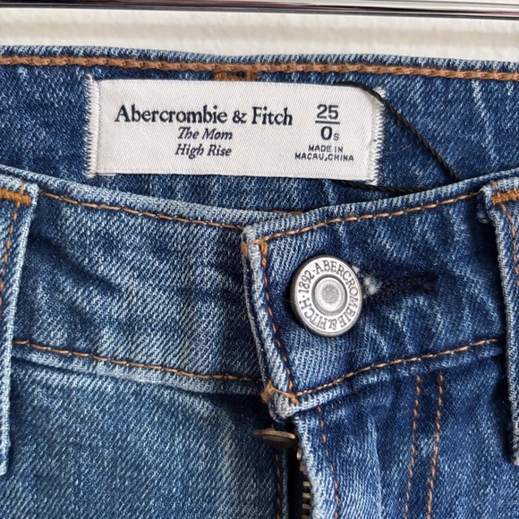 Abercrombie the Mom High Rise NWT jeans size 0/25 distressed! - Picture 2 of 4